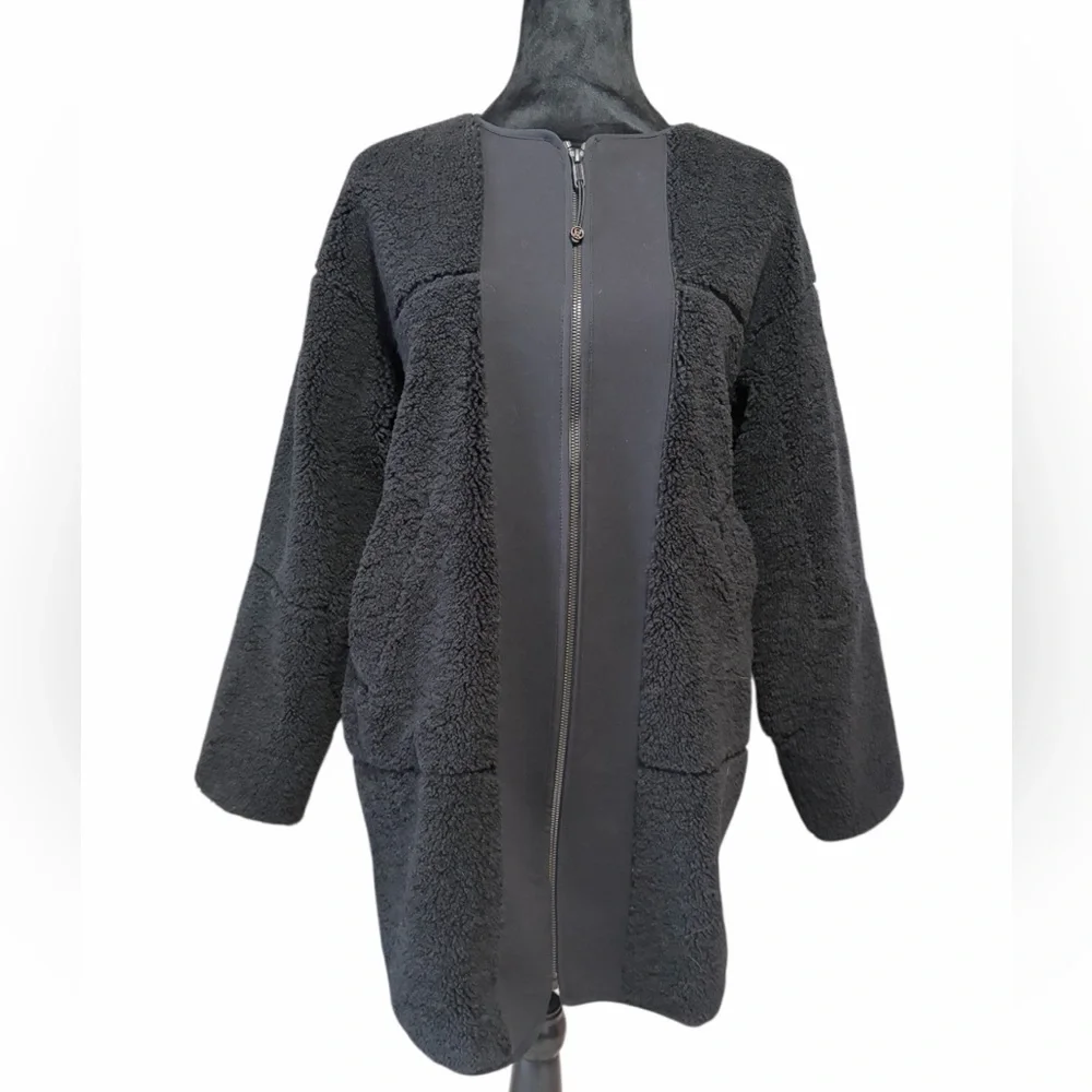Lululemon Collarless Textured Fleece Full Zipjacket in black,Size 4 - Picture 2 of 11
